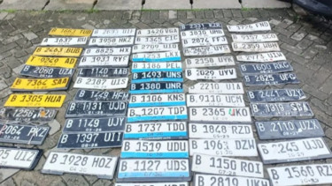 Puluhan Pelat Nomor dari Tukang Tambal Ban di Jakarta Utara Diamankan, Satpol PP: Banjir Banyak yang Jatuh, Diambil Pengepul, Diminta Biaya saat Pengambilan