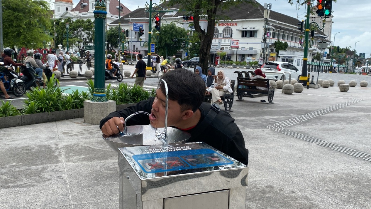 Kawasan Malioboro Tersedia Air Siap Minum Bagi Wisatawan, Diproses dengan Penyaringan Berlapis dan Teknologi UV
            - galeri foto
