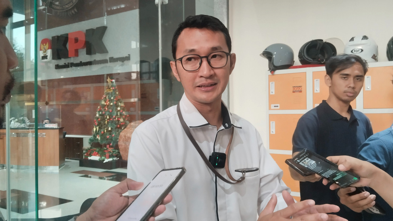 KPK Panggil Sekcam Kedung Waringin hingga Pihak Swasta Terkait Dugaan Suap Proyek di Kabupaten Bekasi
            - galeri foto