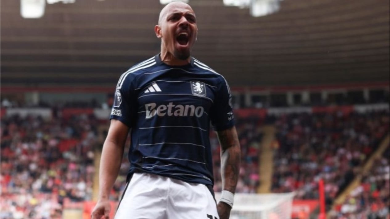 Bursa Transfer: AS Roma Selangkah Lagi Datangkan Striker Aston Villa Donyell Malen
            - galeri foto