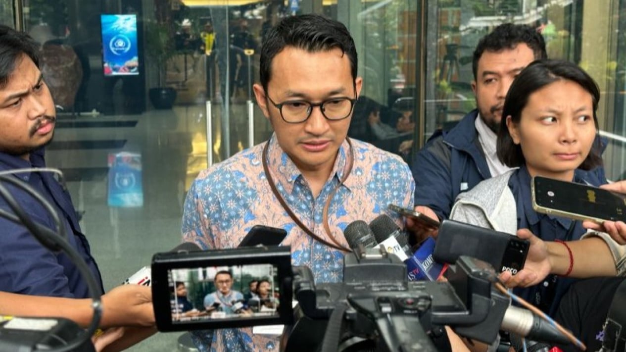 Tak Hanya Ikuti Aliran Uang, KPK Juga Dalami Komunikasi Intens Anggota DPRD Iin Farihin dengan HM Kunang
            - galeri foto