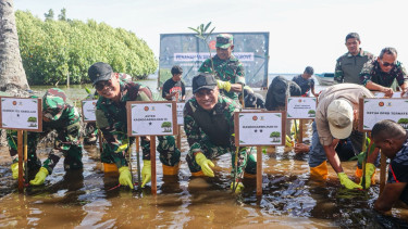 Kogabwilhan III Tanam 1.000 Pohon Mangrove sebagai Langkah Antisipasi Iklim