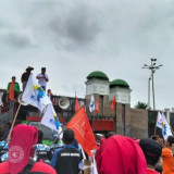 Demo Buruh Kembali Warnai Jakarta, Polisi Turunkan 1.174 Personel