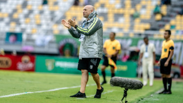 Bernardo Tavares Bongkar Alasan Persebaya Borong 3 Pemain Brasil di Bursa Transfer Paruh Musim, Demi Atasi Bola Mati hingga Hemat Anggaran