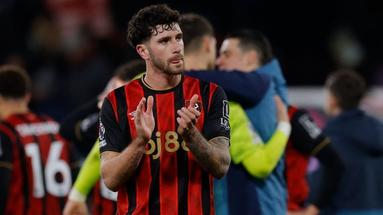 Barcelona Tiba-Tiba Ikut Minati Bek Bournemouth, Juventus Cuma Bisa Berharap
            - galeri foto