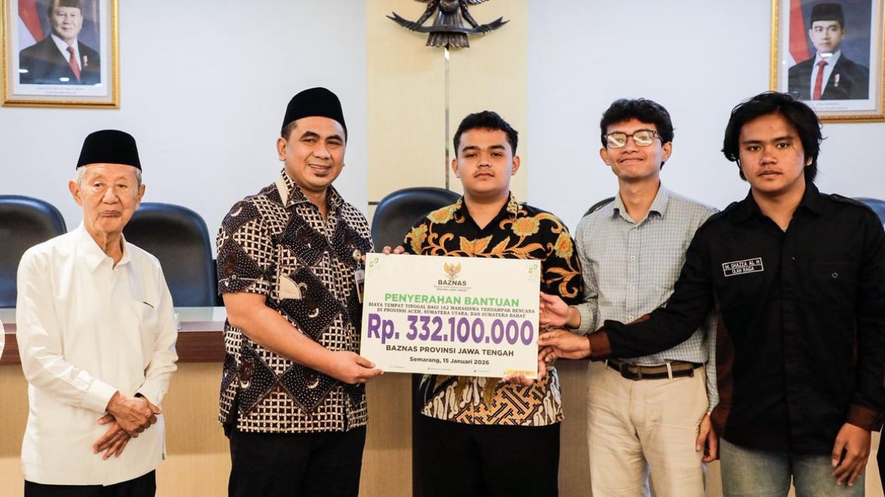 Pemprov Jateng Serahkan Bantuan Biaya Indekos Rp 332,1 Juta Kepada 162 Mahasiswa Terdampak Bencana Sumatera
            - galeri foto