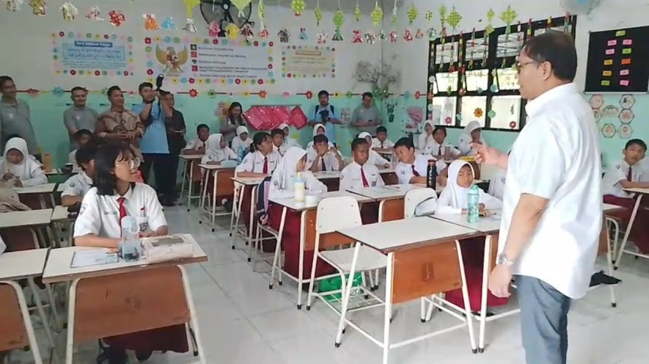 Bijak Bermedia Sosial, Siswa SD Surabaya Dapat Edukasi Literasi Digital
            - galeri foto