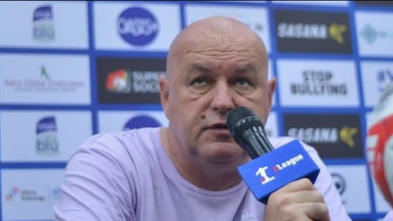 Terlalu Jujur, Bojan Hodak Sentil Pemain Persib Jelang Putaran Kedua Super League 2025/26: Mungkin Ada Satu atau Dua Pemain yang Tidak Kami Suka
            - galeri foto
