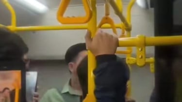 Video Pria Diduga Masturbasi di Transjakarta Viral di Media Sosial, Penumpang Geram dan Pelaku Diamankan