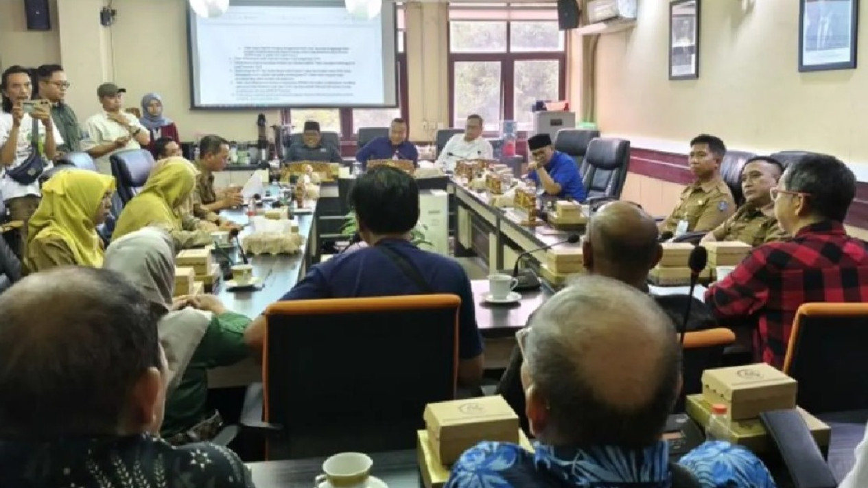 Wali Kota Surabaya diminta tegas Lindungi Hak Warga
            - galeri foto