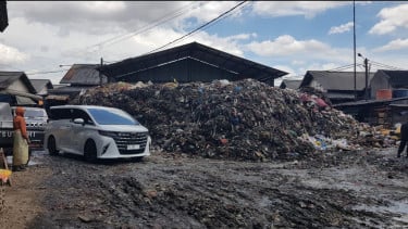 Menteri LH Geram Lihat Tumpukan Sampah di Pasar Caringin Bandung, Berikan Ancaman Sanksi Perdata hingga Pidana