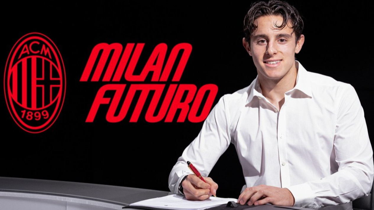 Tak Mau Kehilangan Aset Berharga, AC Milan Resmi Beri Kontrak Profesional untuk Bek Muda Italia Berusia 18 Tahun
            - galeri foto