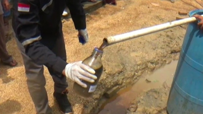 Sumur Bor Mengandung Minyak, ESDM dan SKK Migas Jatim Ambil Sampel