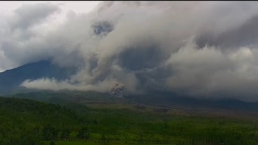Aktivitas Tinggi, Gunung Semeru Kembali Luncurkan Awan Panas Sejauh 4 Kilometer
