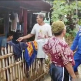 Polisi Bantu Penanganan Banjir di Karawang