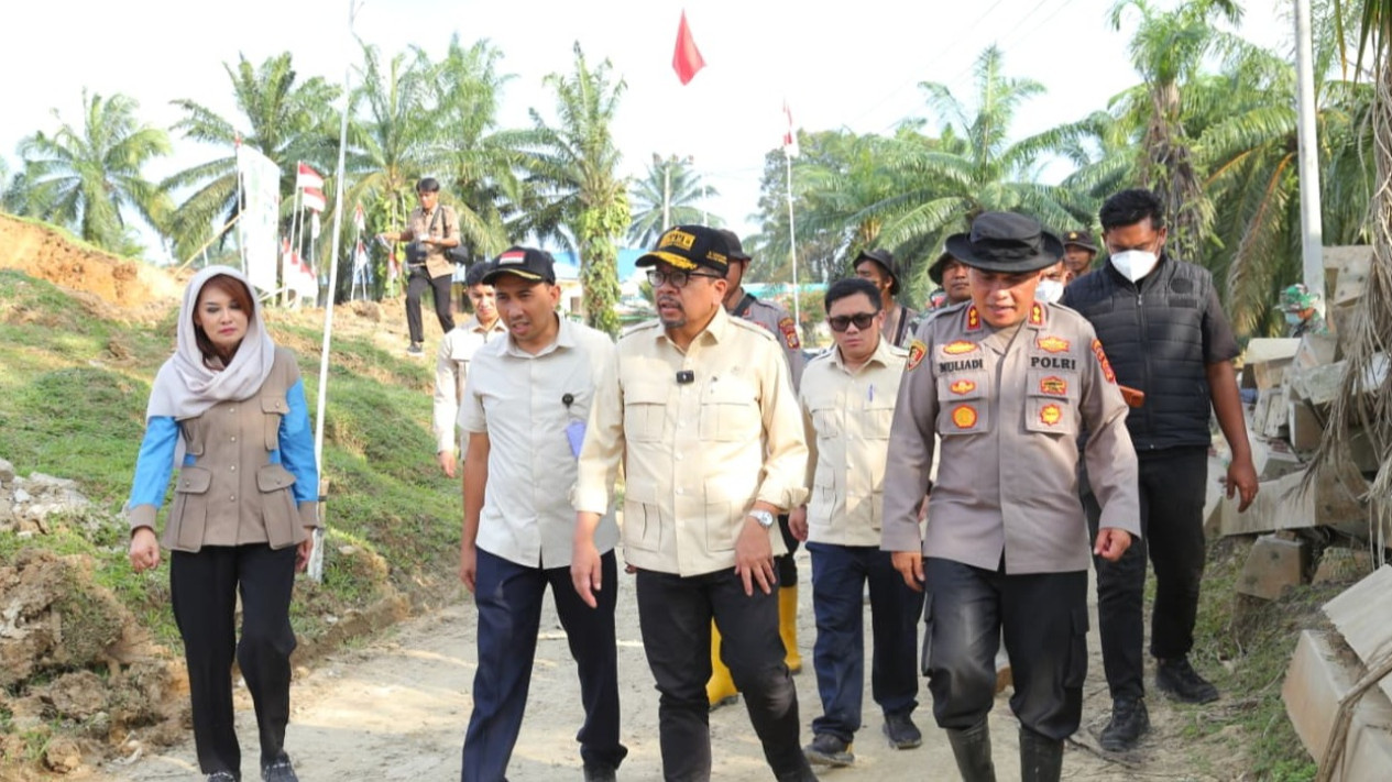 Tinjau Lokasi Bencana, KSP Apresiasi Polri yang Bangun 150 Hunian Tetap untuk Korban Banjir di Aceh Tamiang
            - galeri foto