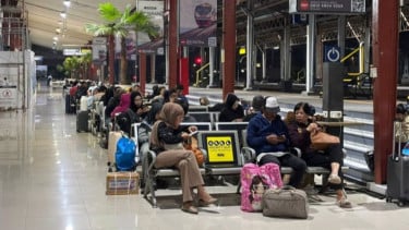 KAI Minta Maaf: Rel di Jalur Pantura Kebanjiran, Kereta Api Terpaksa Jalan Pelan-Pelan