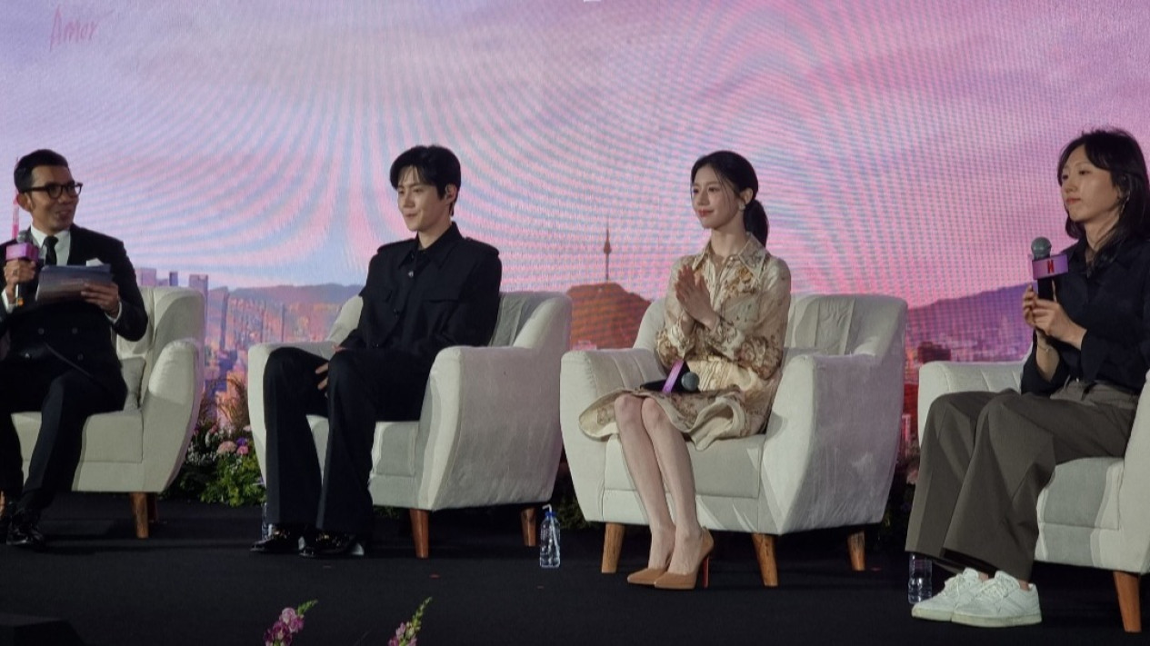 Sutradara Yoo Young-eun Beberkan Detail Mendalam di Serial Can This Love be Translated?
            - galeri foto