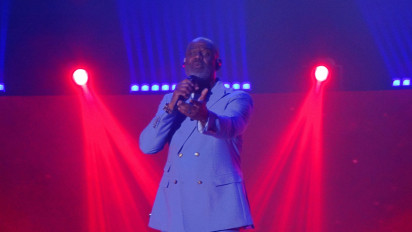 Momen Magis Konser Brian McKnight di Jakarta: Dari Karaoke Bareng Dira Sugandi hingga 'One Last Cry' yang Ikonis