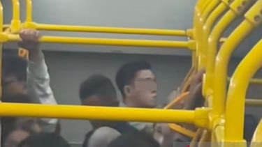 Ternyata Sudah Janjian, Fakta Mengejutkan Aksi Dua Pria yang Nekat 'Main' di Dalam Bus TransJakarta