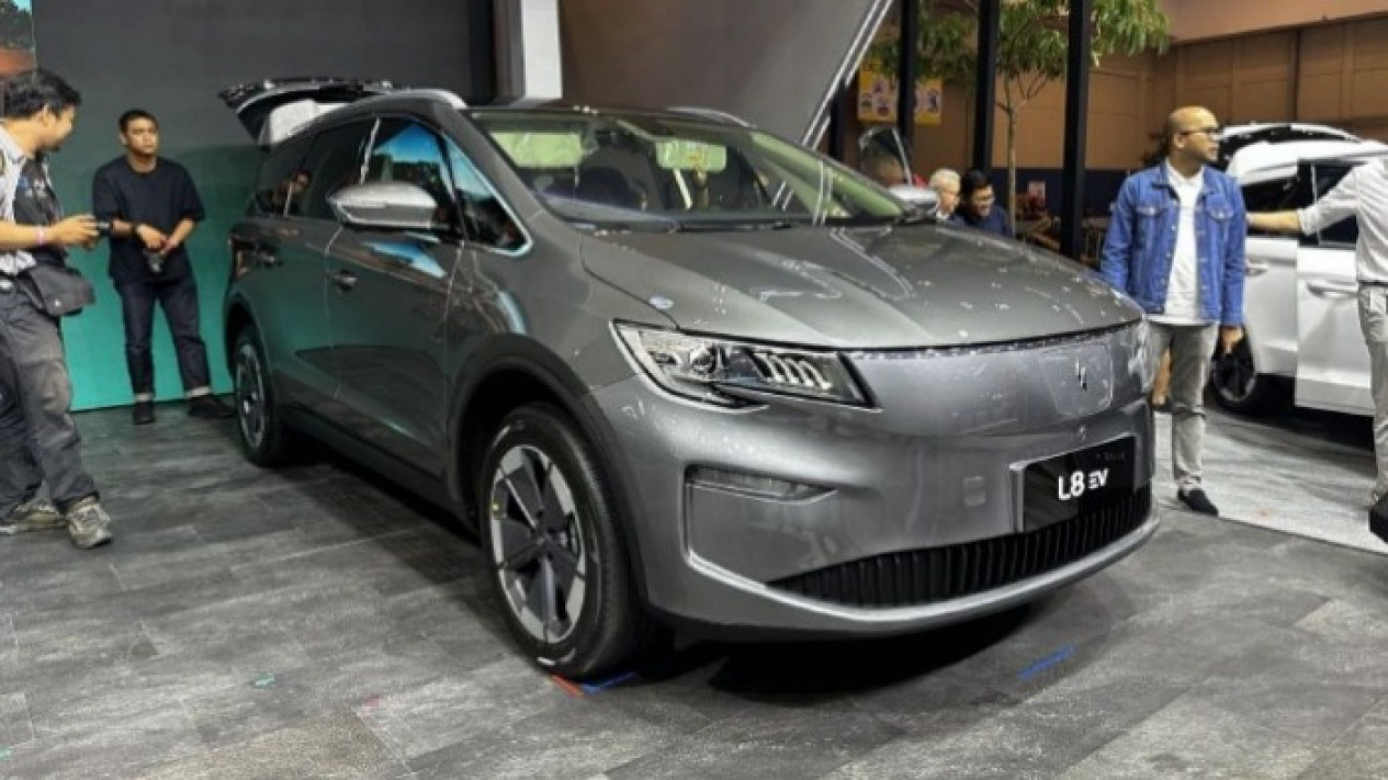 Mobil Listrik Aletra L8 Buat Libur Akhir Tahun, Irit dan Nyaman Jadi Jaminan
            - galeri foto