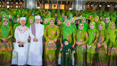 Khofifah dan Menag Nasaruddin Umar, serta Men PPA Arifah Semarakkan Peringatan Isra' Mikraj di Masjid Istiqlal