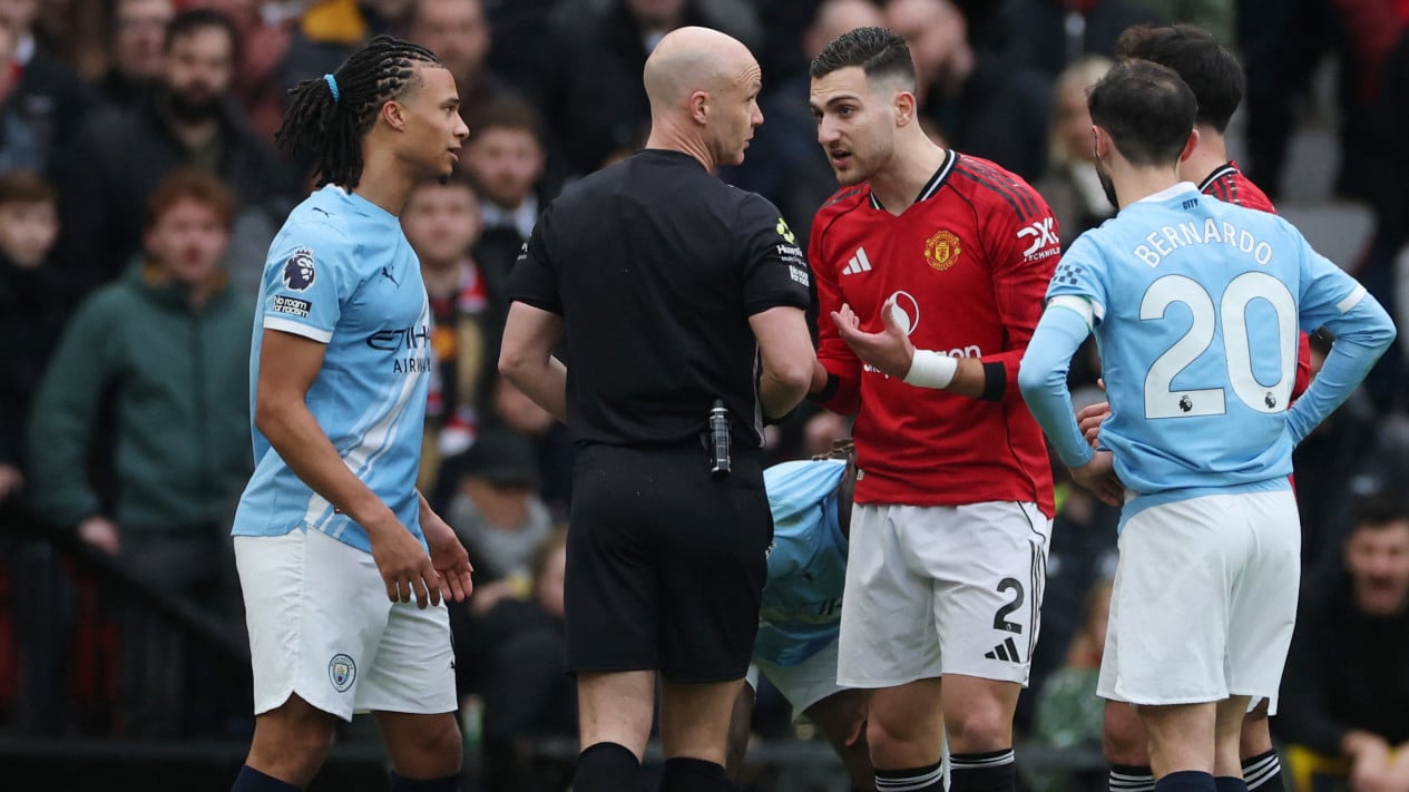 Dalot Lolos Kartu Merah di Derby Manchester, VAR Ungkap Alasan Sebenarnya
            - galeri foto