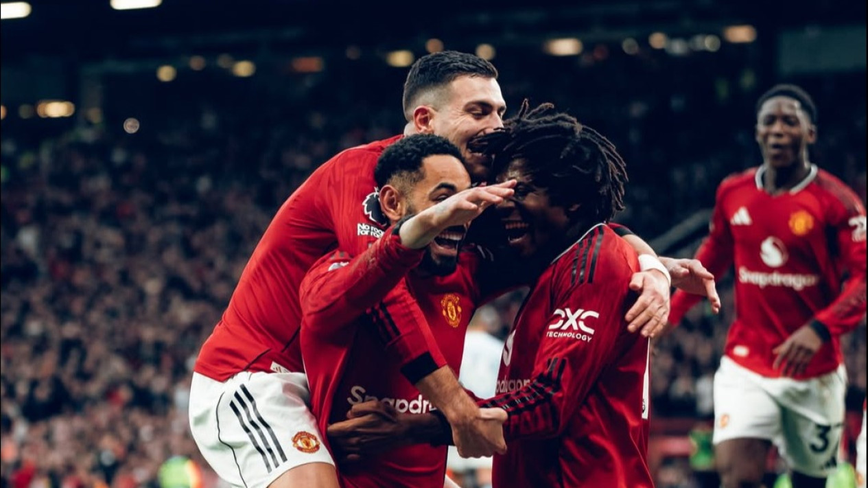 Michael Carrick Cuma Butuh Tiga Hari dan Satu Derbi: MU Baru Saja Menyia-nyiakan 14 Bulan Usai Tekuk Manchester City 2-0
            - galeri foto