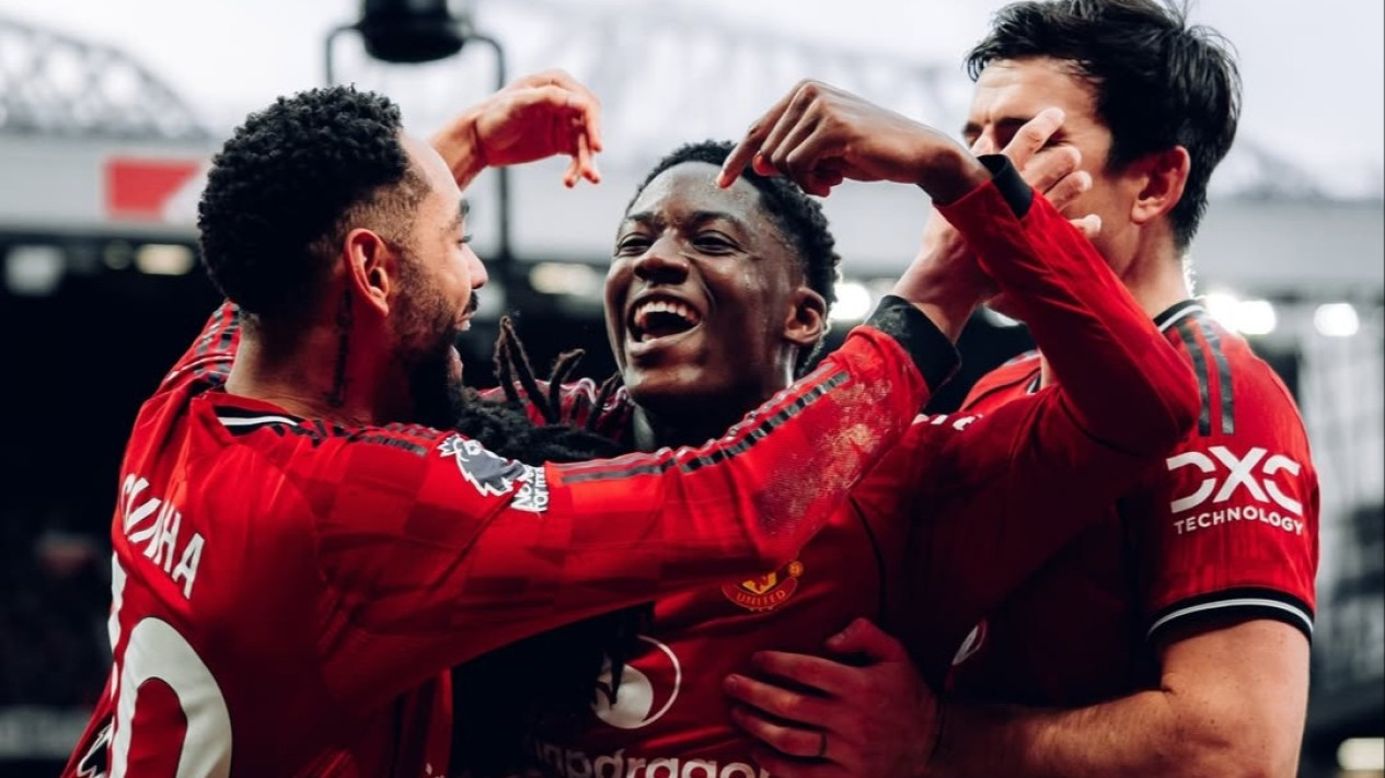 Debut Manis Michael Carrick! Manchester United Bungkam Manchester City 2-0
            - galeri foto