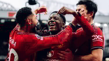 Debut Manis Michael Carrick! Manchester United Bungkam Manchester City 2-0