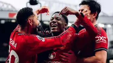 Debut Manis Michael Carrick! Manchester United Bungkam Manchester City 2-0