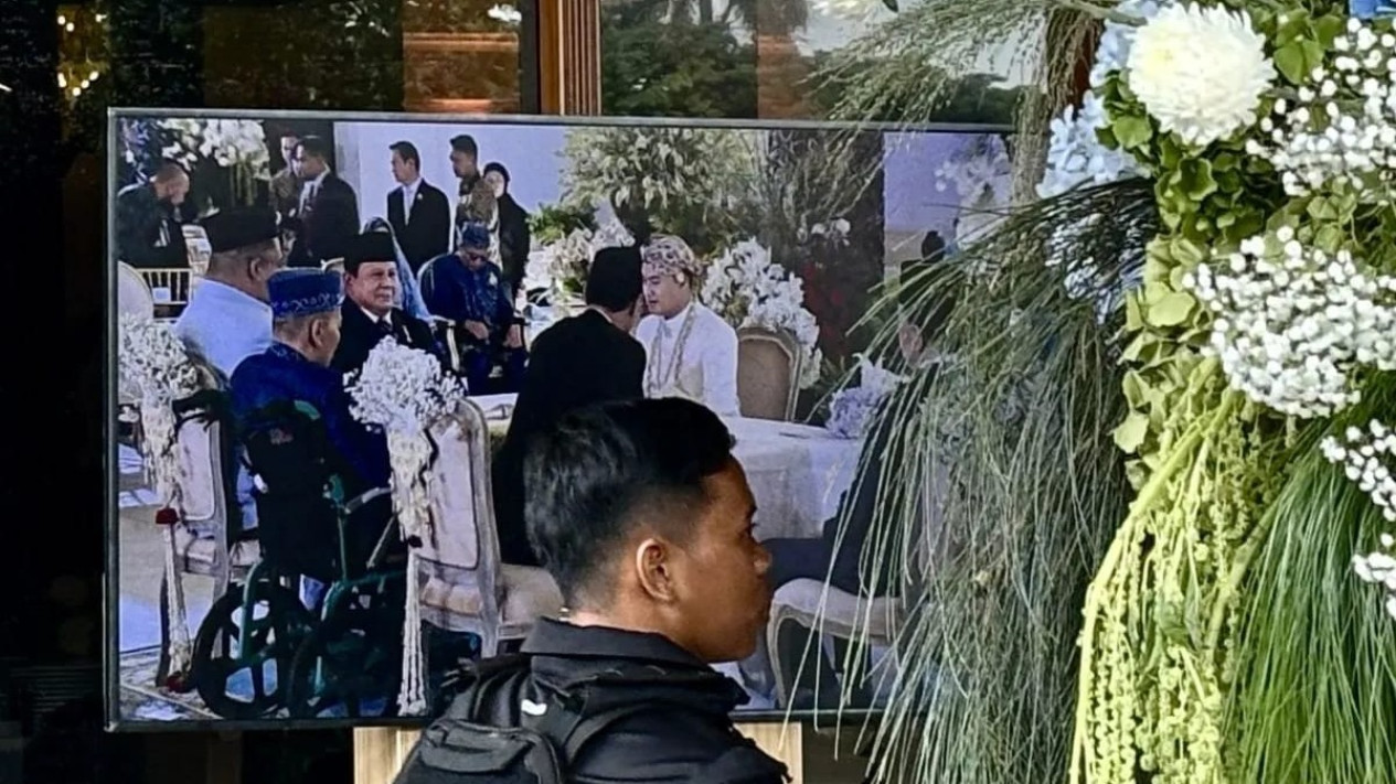 Deretan Tokoh Hadiri Pernikahan Aspri Presiden Prabowo di TMII, dari Jokowi hingga Kapolri
            - galeri foto