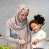 5 Ayat Al-Quran tentang Hubungan Ibu dan Anak, Lengkap dengan Artinya