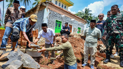 Telan Dana Rp1 M, Haji Suryo Bangun Masjid Batu di Lampung Timur
