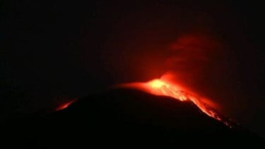 Gunung Ile Lewotolok Terus Erupsi, Badan Geologi Naikan Status jadi Siaga
