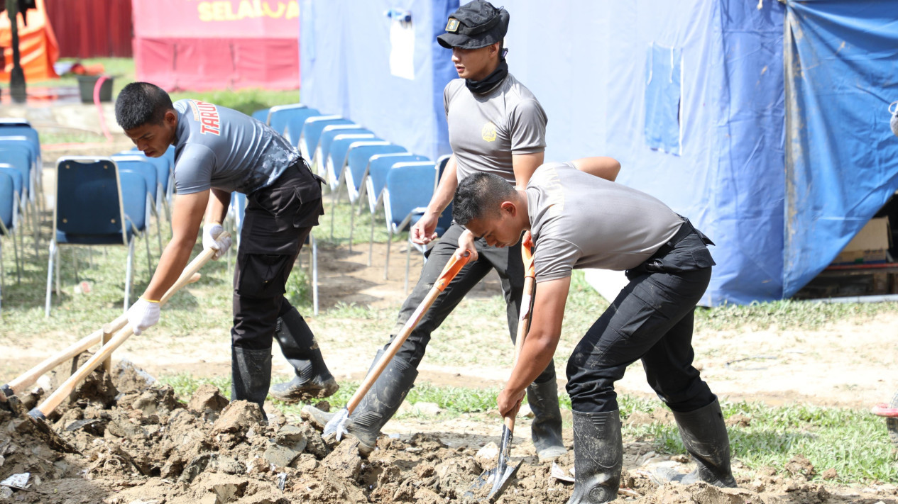 Jelang Pembukaan Latsitardanus 2026, Taruna Akpol Bersihkan Dispora Aceh Tamiang
            - galeri foto