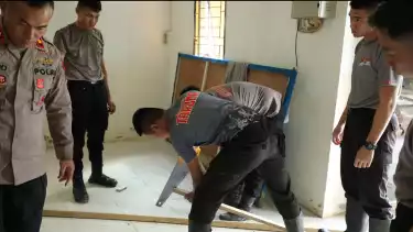 Siswa Taruna Akademi Kepolisian (Akpol) menunjukkan semangat pengabdian dan kepedulian sosial melalui kegiatan bakti lingkungan di Kantor Dinas Pemuda dan Olahraga (Dispora) Kabupaten Aceh Tamiang.