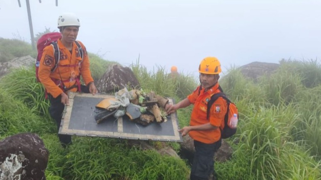 Pilot Masih Memegang Kendali saat Tabrak Gunung, KNKT Ungkap Analisis Awal Tragedi Pesawat ATR 42-500 di Sulsel
            - galeri foto