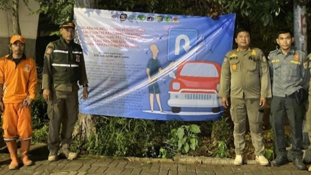 Viral 'Pak Ogah' Meresahkan di Exit Tol Rawa Buaya, Pemkot Jakbar Turunkan Pasukan
            - galeri foto