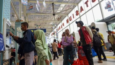 Keberangkatan 11 Kereta Batal Karena Banjir di Pekalongan