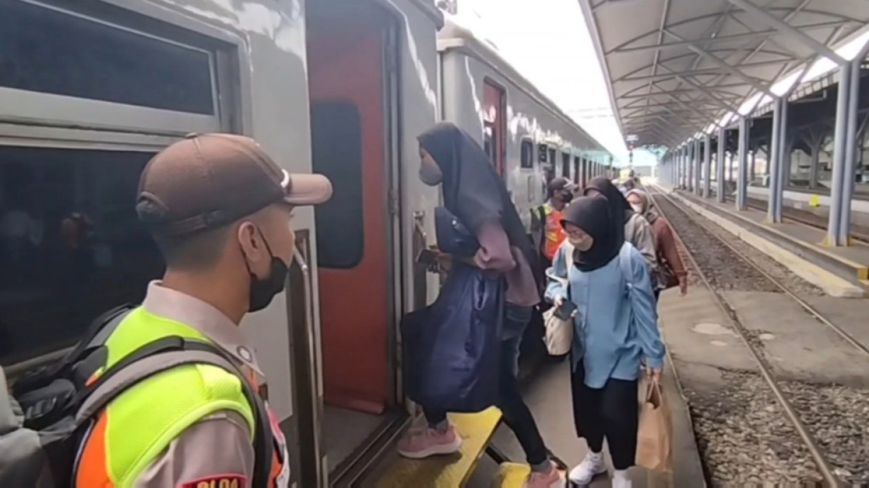 PT KAI Resmi Berlakukan Pengembalian Bea 100 Persen, Tiket Pulang-Pergi dan Terusan
            - galeri foto