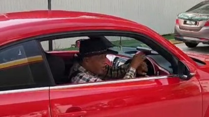 Usai Damai dengan Jokowi, Viral Eggi Sudjana Nyetir Mobil Mewah di Malaysia, Roy Suryo Pastikan Asli Bukan Rekayasa AI