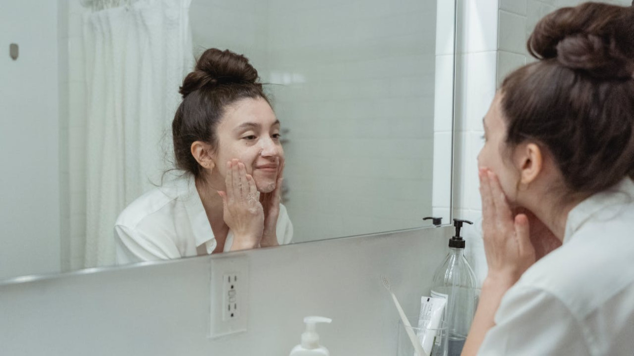 Apakah Musim Hujan Harus Tetap Pakai Sunscreen? Begini Kata Dokter
            - galeri foto