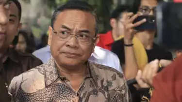 Bupati Pati Sudewo berjalan usai menjalani pemeriksaan di Gedung Merah Putih KPK, Jakarta, Senin (22/9/2025)