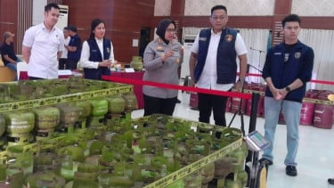 Hati-hati Beli Gas 12 Kg, Polisi Gerebek Gudang Oplosan di Bekasi, Modal Rp60 Ribu Dijual Rp135 Ribu
