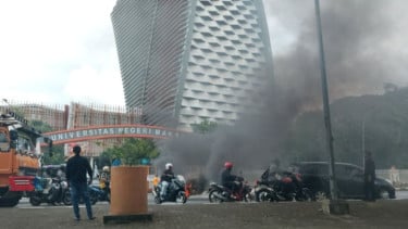 Mahasiswa Berbagai Kampus di Makassar Unjuk Rasa Tolak Pilkada Lewat DPRD