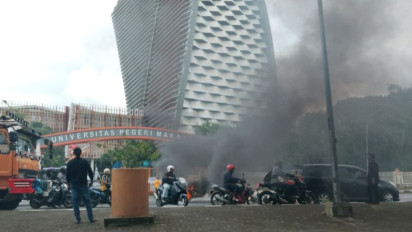 Mahasiswa Berbagai Kampus di Makassar Unjuk Rasa Tolak Pilkada Lewat DPRD