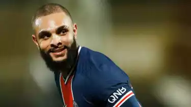 Mantan bek PSG Layvin Kurzawa dikaitkan dengan Persib Bandung