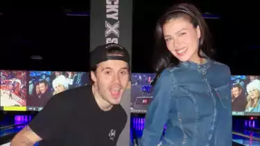 Brooklyn Beckham bersama istrinya Nicola Peltz