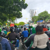 Tebet Macet Parah Pagi ini, Ada Truk Pasir Nabrak Pembatas Jalan